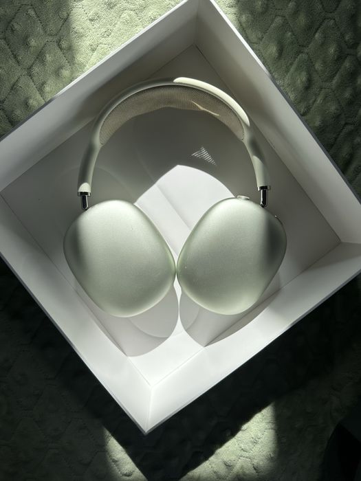 AirPods Max. Зелёные