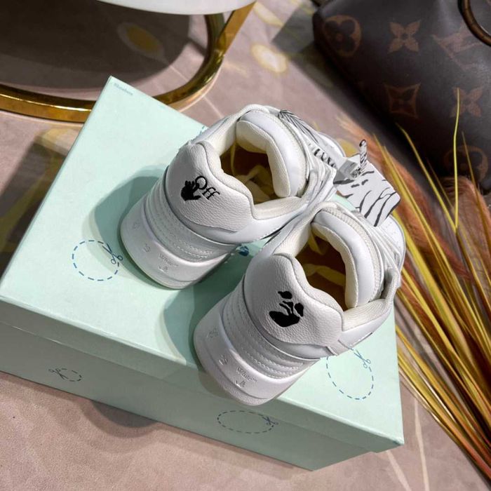 Adidasi Off White Out of office