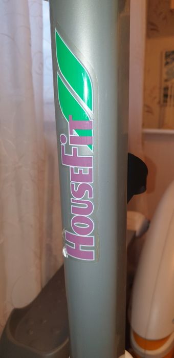 Продам эллипсоид тренажер HouseFit