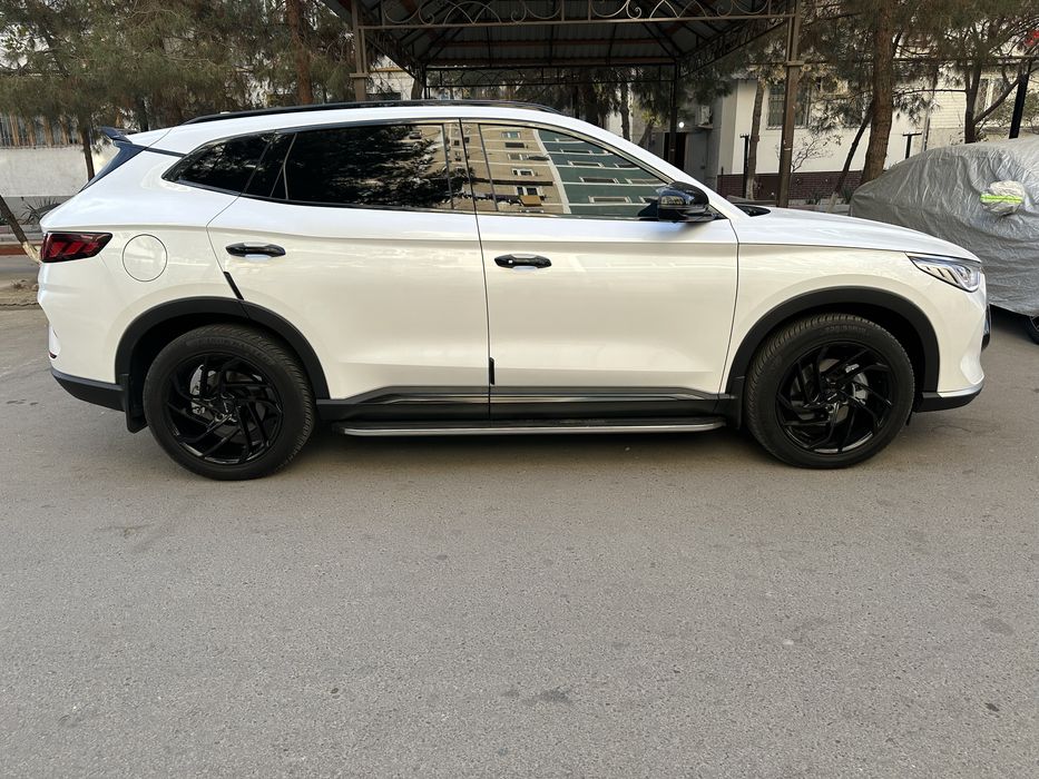 BYD SONG PLUS  DM-I.2-поз.  .2023 г.октябрь.цвет белый пробег 26500 км