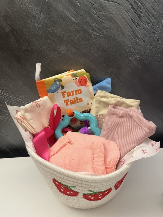 Подарък за бебе „Ягодова нежност“