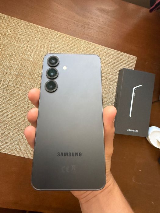 Продавам Samsung Galaxy S25 128GB – КАТО НОВ