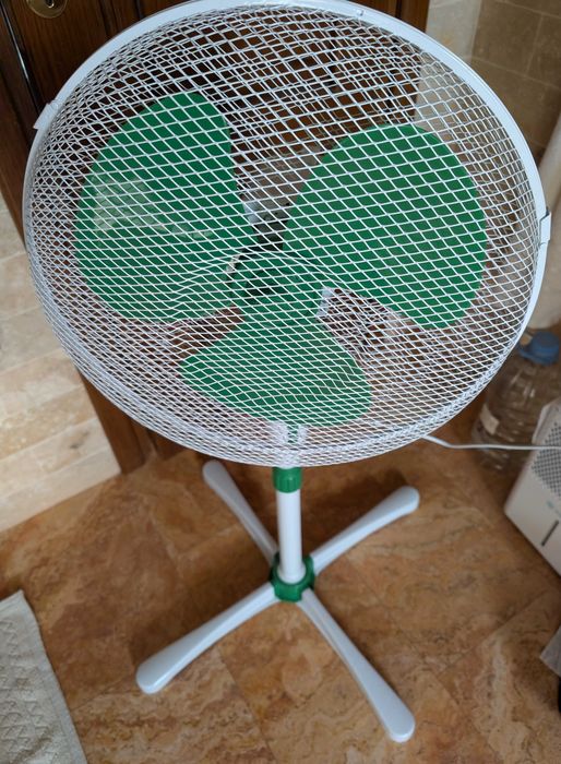 Ventilator camera, cu picior, ajustabil, nou, in cutie