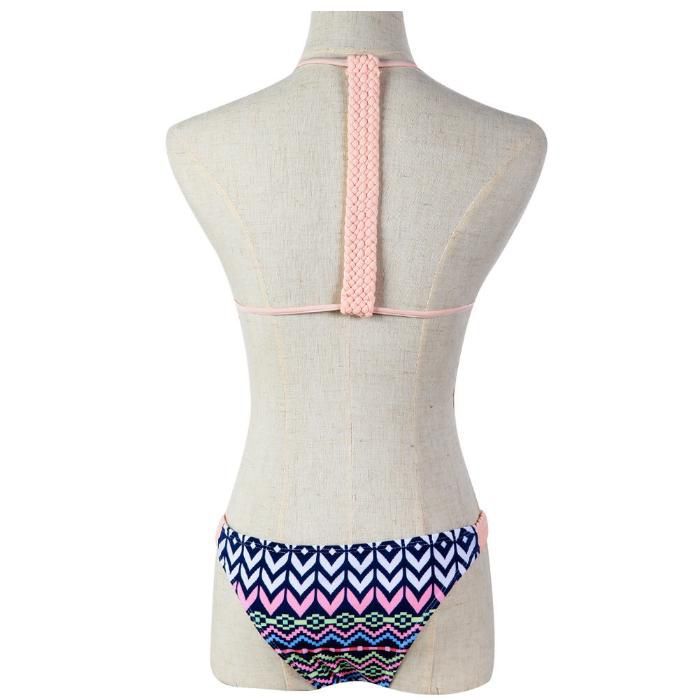 Costum de baie-model geometric si impletituri