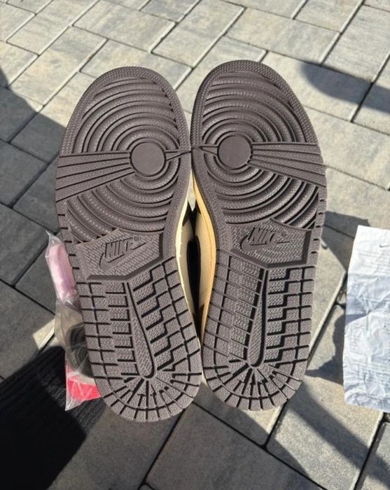 Jordan 1 travis scott