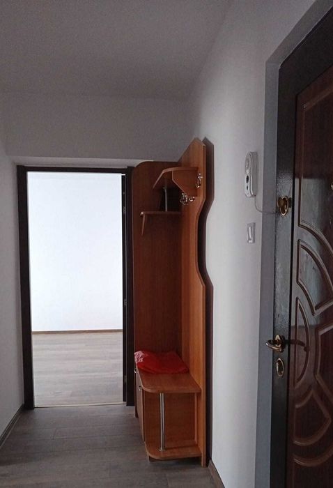 Proprietar inchiriez apartament 2 camere zona centrala Petrodava