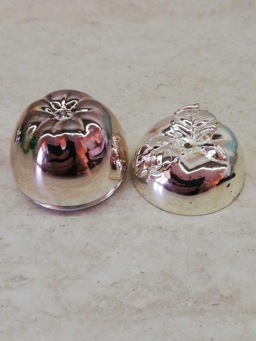 Сребърен комплект солница и пиперник