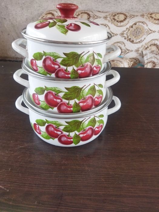 Белые кастрюли б/у