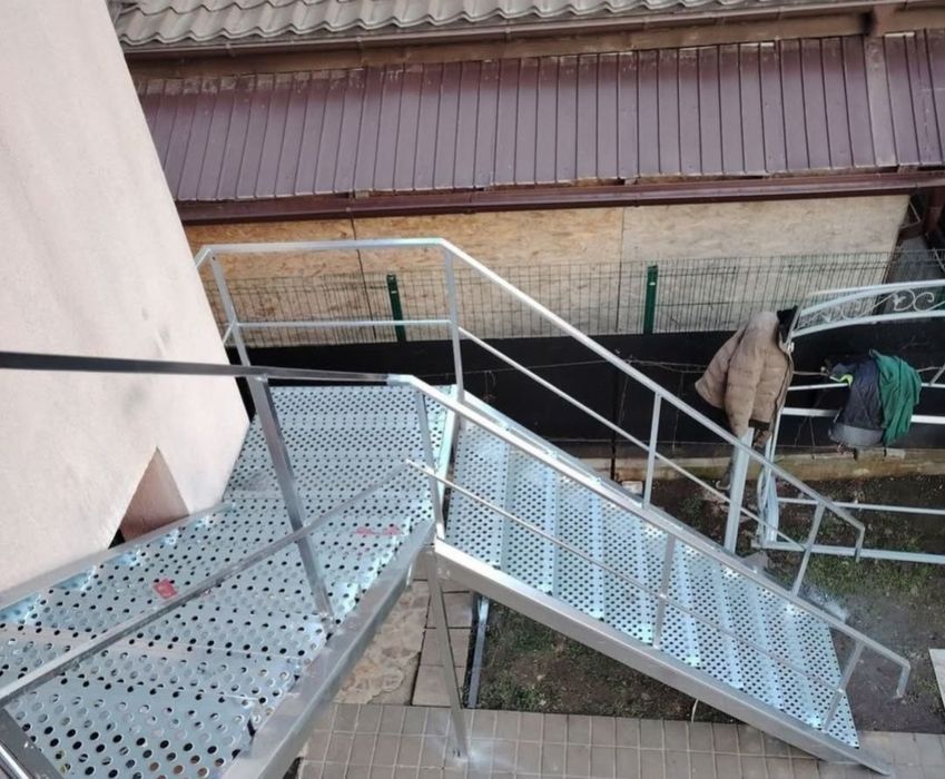 Scări de exterior galvanizate industriale
