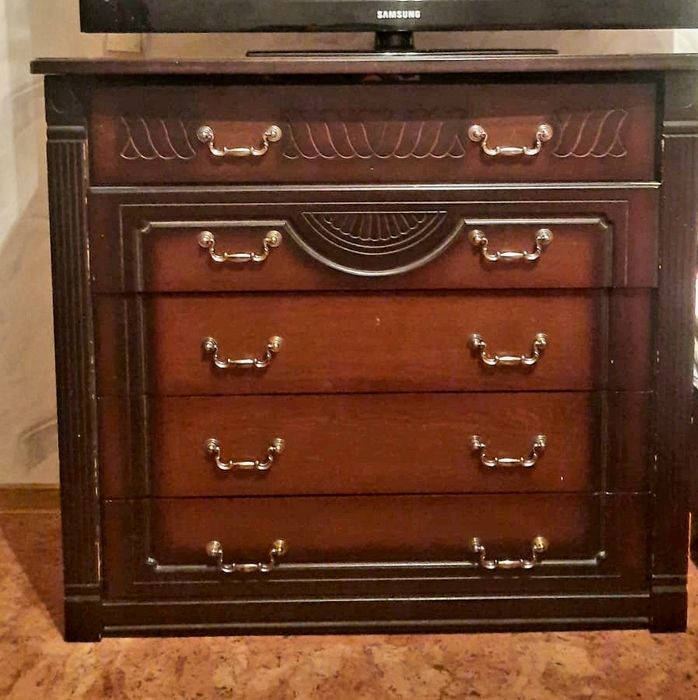 Кровать продам комод