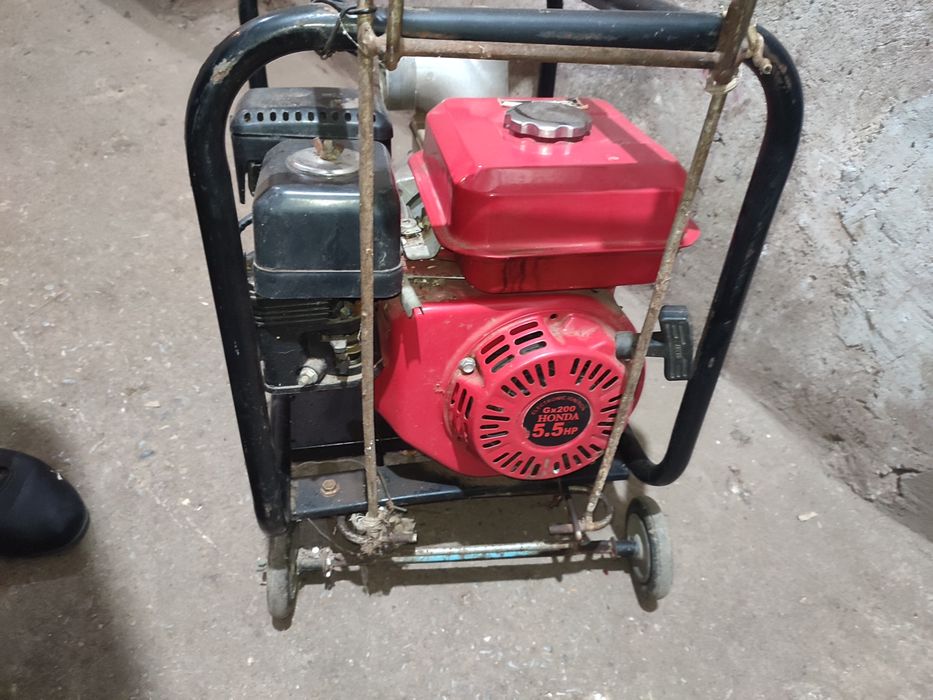 Бензинова водна  помпа Honda GX200.