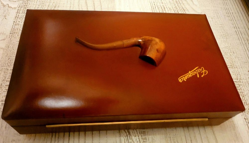 Vand/Schimb tabachera muzicala din lemn și piele,originala Cuba