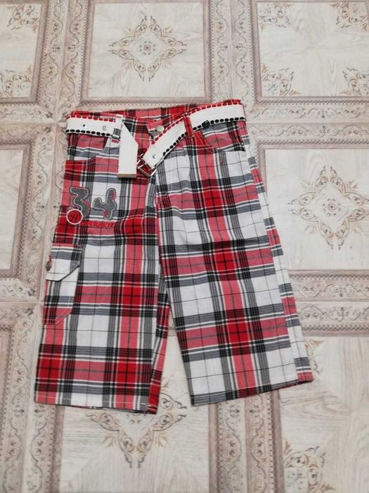 Яркие шорты мальчику на лето