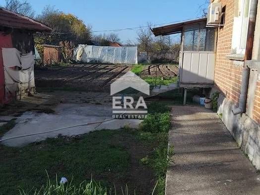 Двуетажна къща в село Славяново