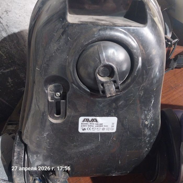 Продам два пылесоса