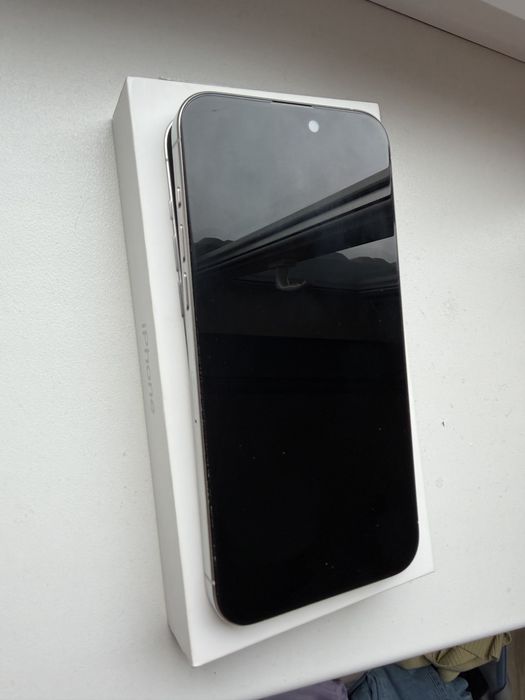 IPhone 15 pro max белый