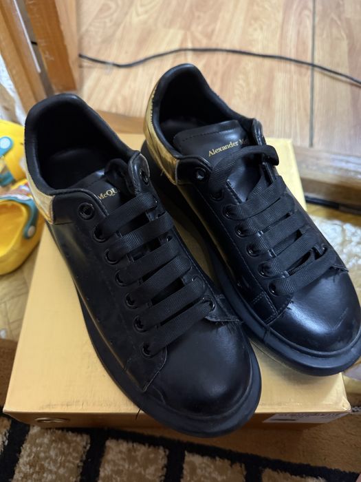 крассовка аёллар учун сотилади холати яхши