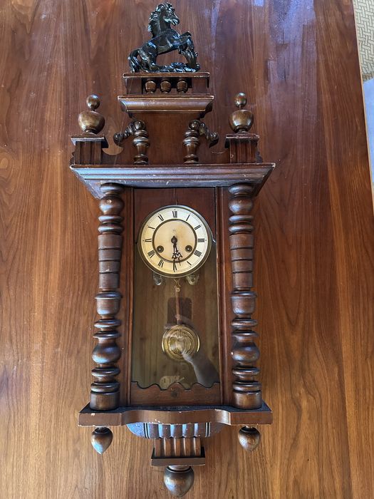 Стенен часовник.