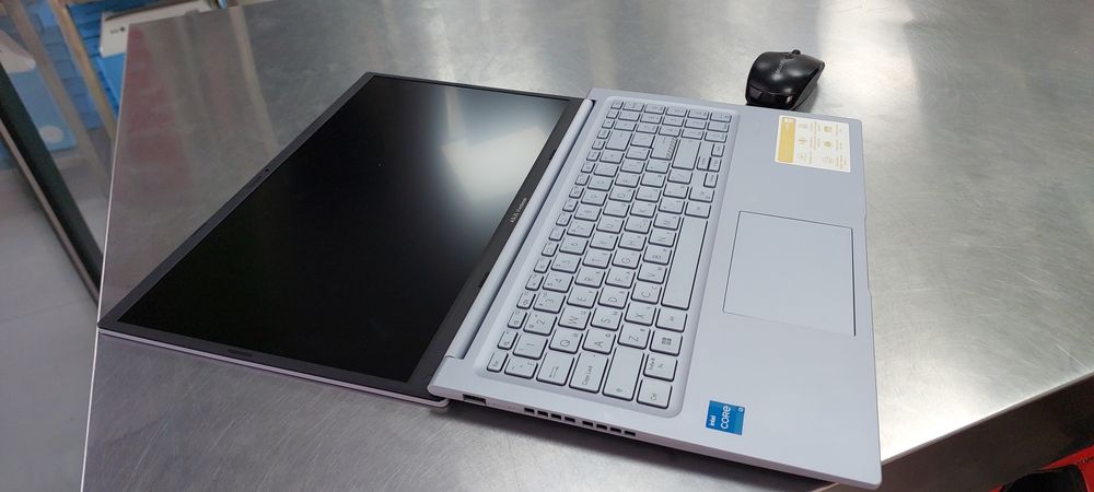 Asus noutbuk sotiladi