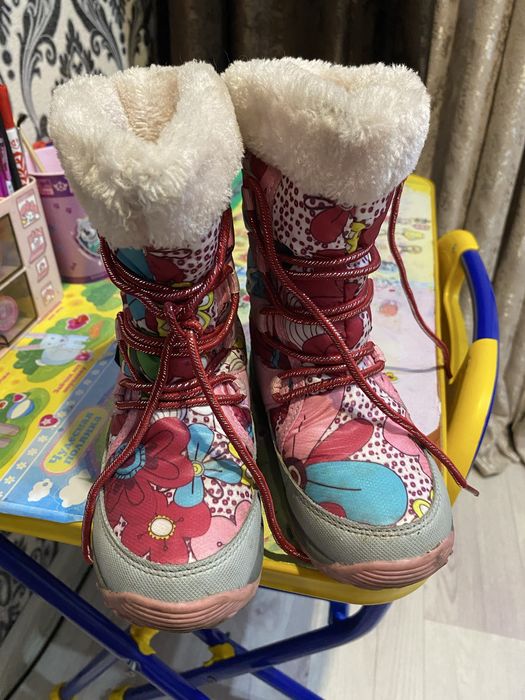 Продаю детские зимние ботинки