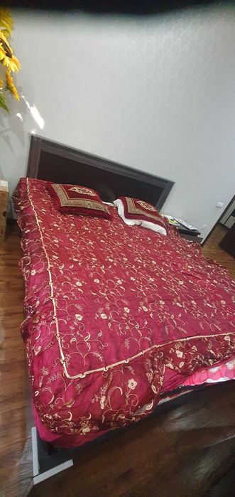 Мебель для спальни. Кровать, прикроватные тумбочки, трюмо шефонер