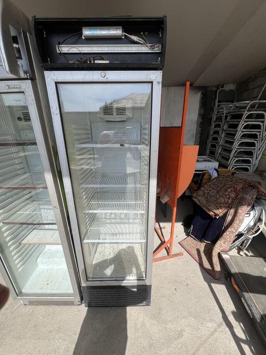 3ta b/y xolodinnik sotiladi