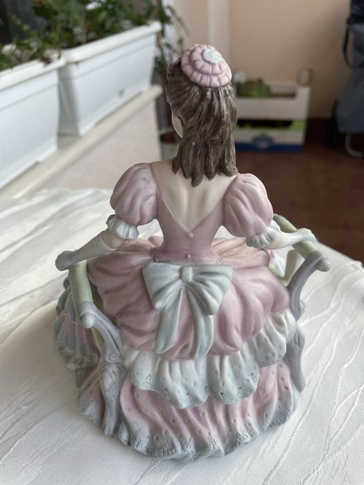 Фигура Coalport Rojal Gaia