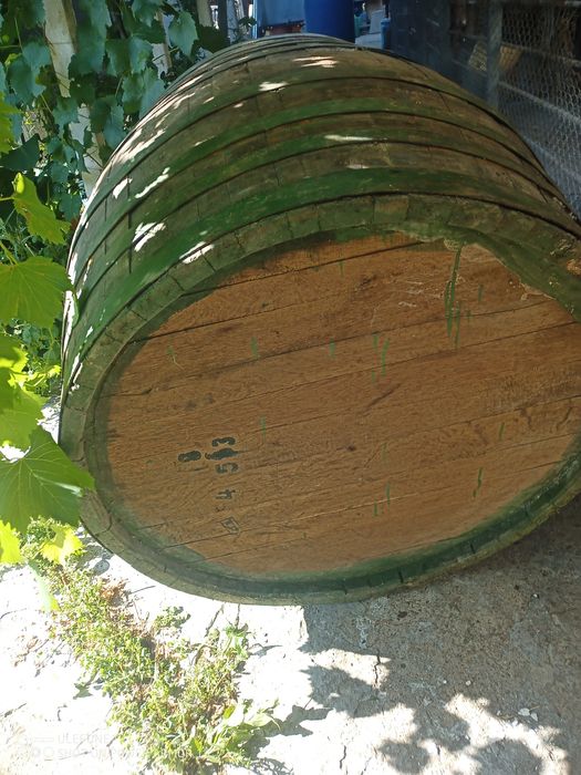 Буре дъбово около 750...800 л.