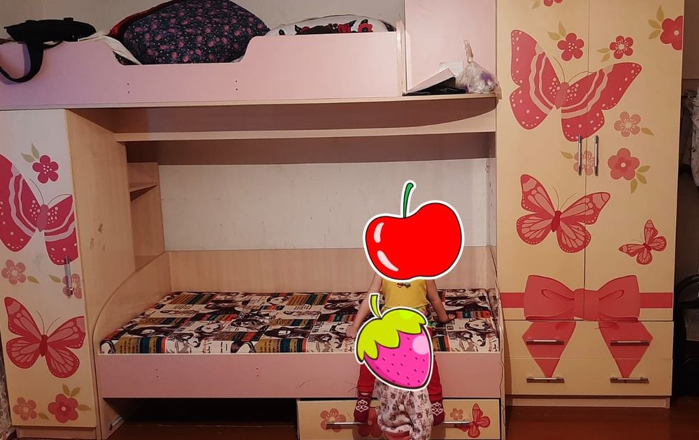 Двухярусный кровать, с двумя шифонером 75000тг т