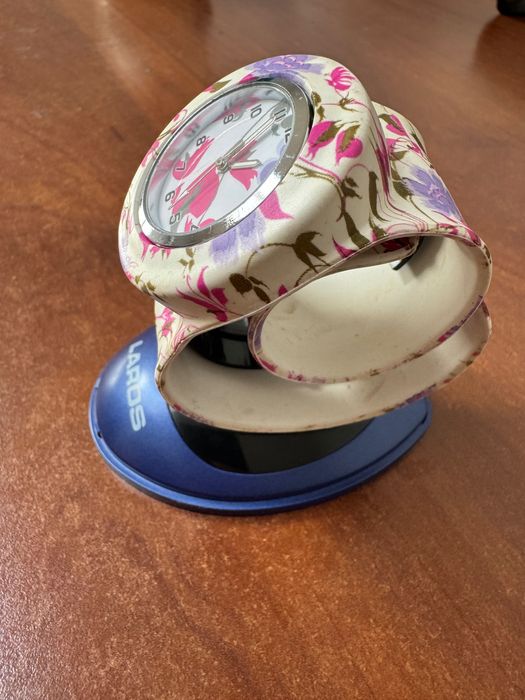 Продам наручные женские часы