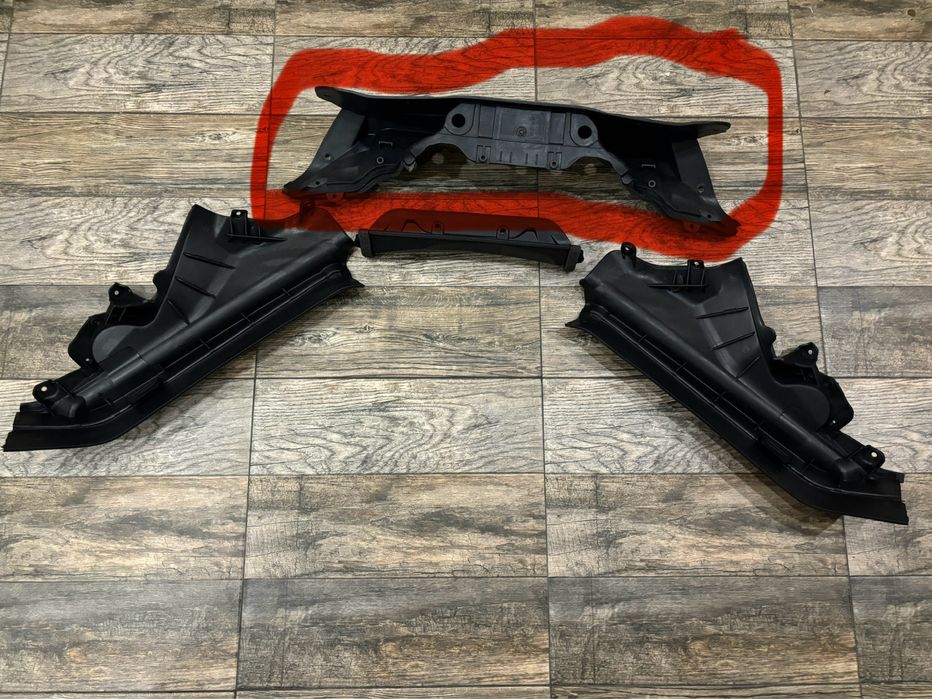 Кори над двигателя/ Леген за BMW E70 E71 F15 X5 X6 БМВ Х5 Е70