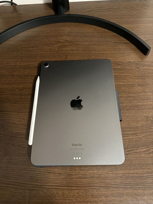 iPad Air 5 th Generation M1 2022 64GB WiFi + Apple Pencil