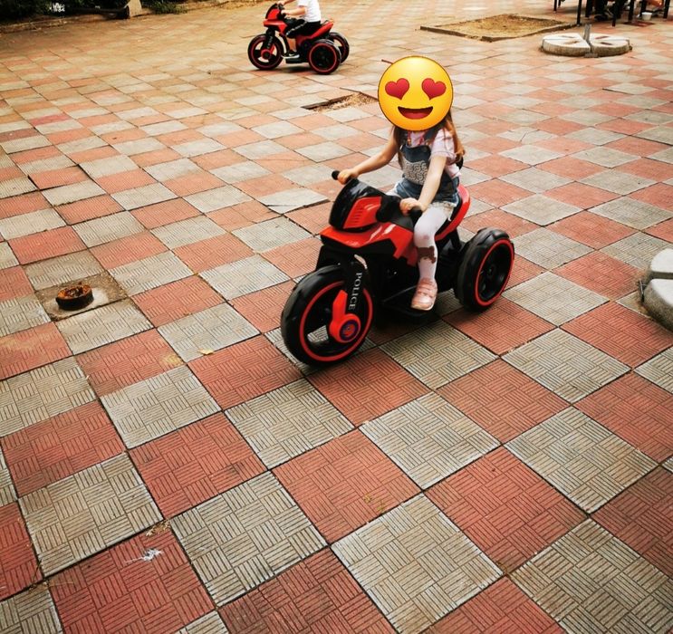 Vând motocicleta electrica