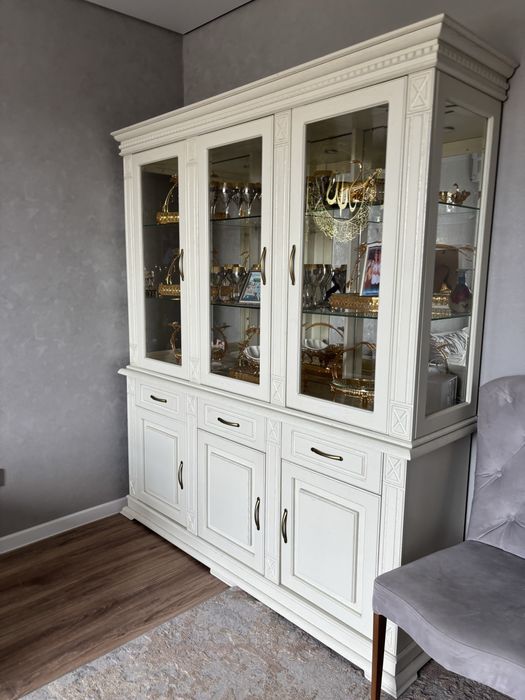 Продам сервант для гостинной