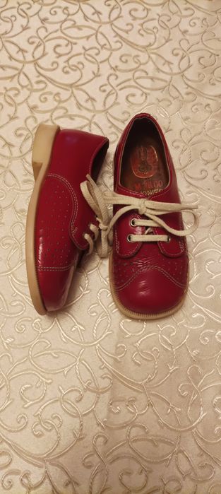Обувь детская кожаная.