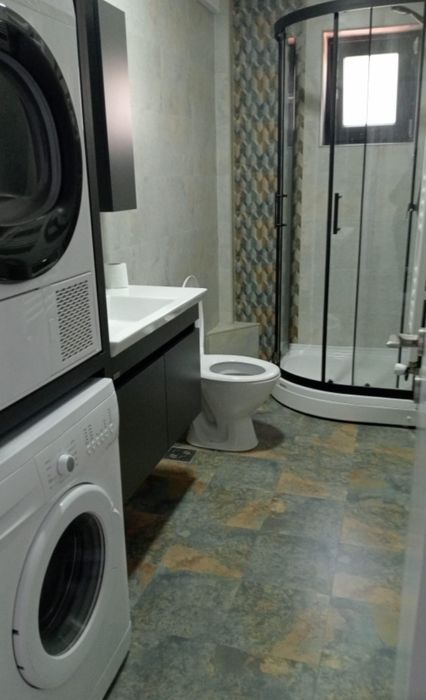 Închiriez apartament cu 2 camere