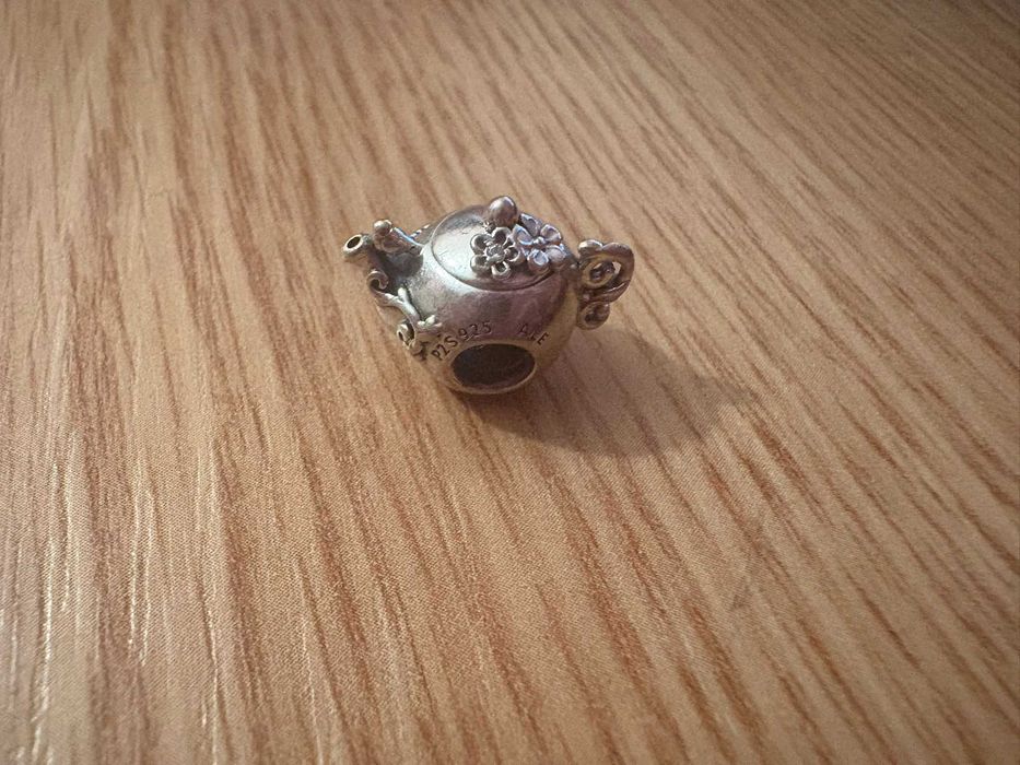 Vand talismane Pandora