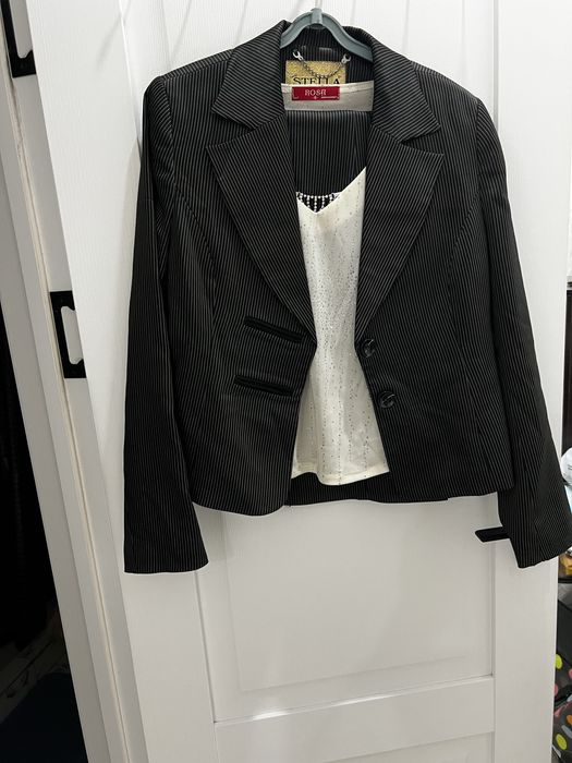 Продается женский брючный костюм