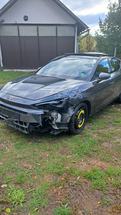 Cupra(seat)leon/1.5tsi hibrid/trapa panoramic/2025/Sennheiser/camera