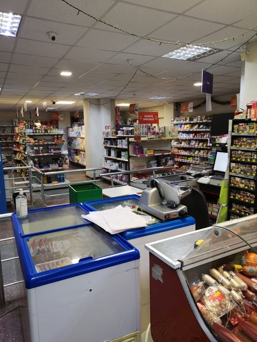 Vand afacere/spatiu comercial magazin alimentar