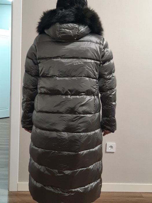 Пуховик  зимний  с капюшоном.