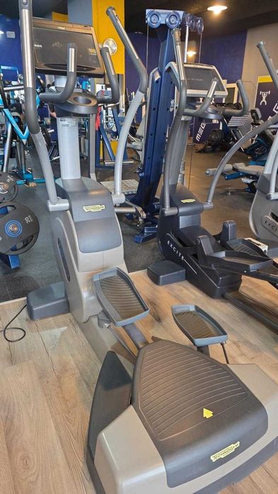 Vand echipamente cardio tehnogym banda de alergat