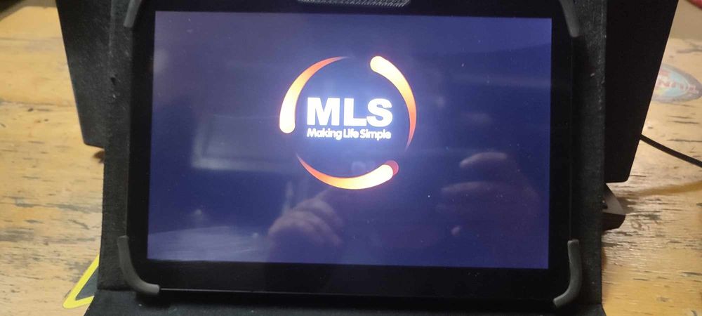 Таблет с безжична клавиатура и калъф