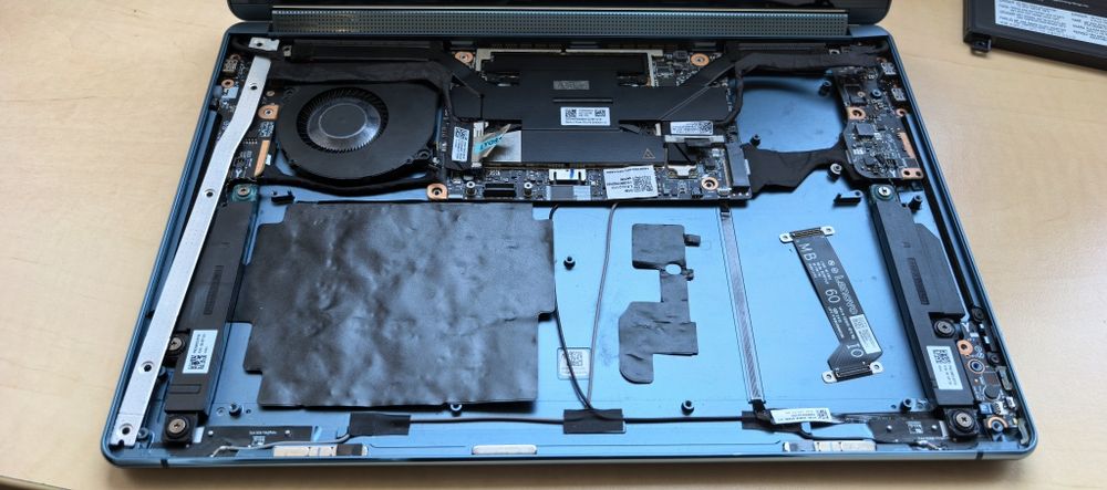 Laptop Lenovo Yoga Book 9 Ultra 7 - Pentru PIESE - Display / Carcasa