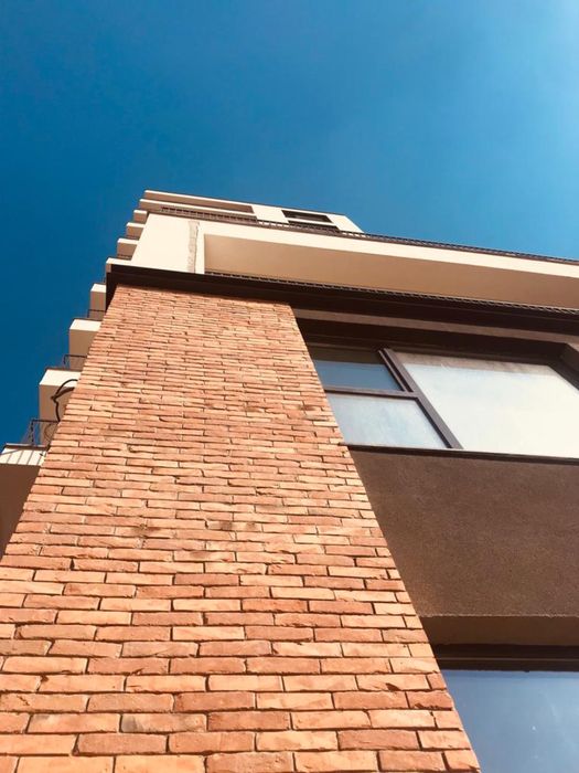 Caramida aparenta feliata (noua, 100% argila arsa)