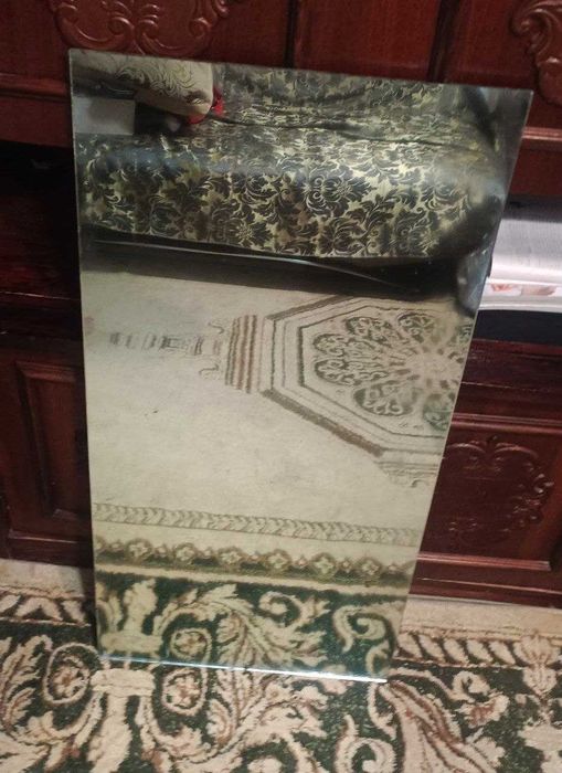 Настенное зеркало
