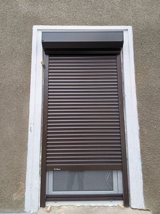 Montaj și întreținere tâmplărie . Site insecte .