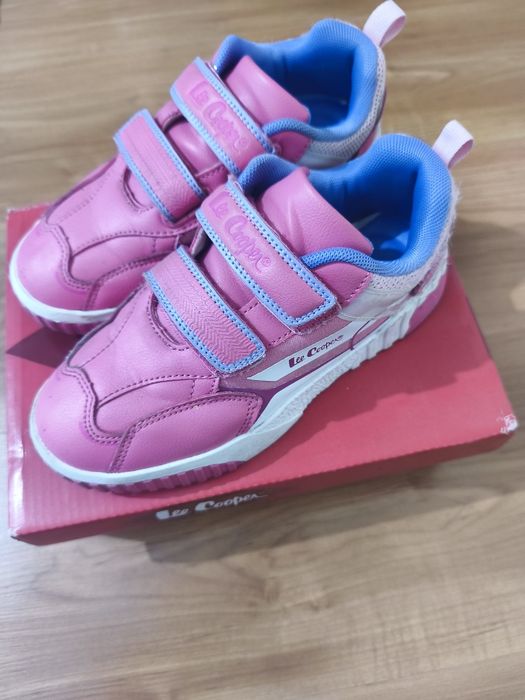 Детски кожени  маратонки за момиче"Lee Cooper"