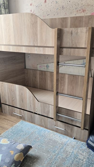 Продаю 2ярусную кровать детскую.