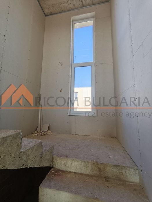 Къща в Варна-м-т Боровец - юг площ 200